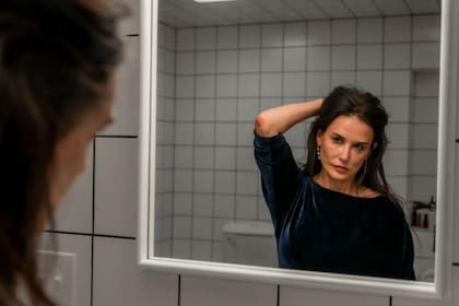 en-2024-moore-protagonizo-la-sustancia-pelicula-R6CPPZYJCZGIPMPSYIZKT4UAI4 Los 63 de Demi Moore: de Ghost a La Sustancia, las películas que forjaron su carrera en Hollywood, sus amores y su resiliencia