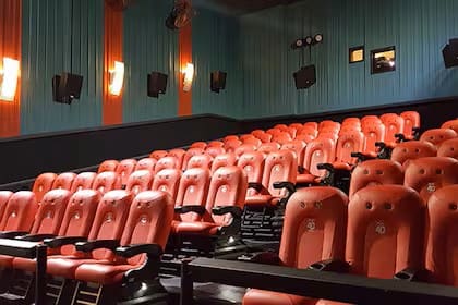 En 2024, un año de caída de concurrencia a las salas tras la recuperación global pospandemia, el cine argentino llevó menos de 800.000 espectadores a las salas