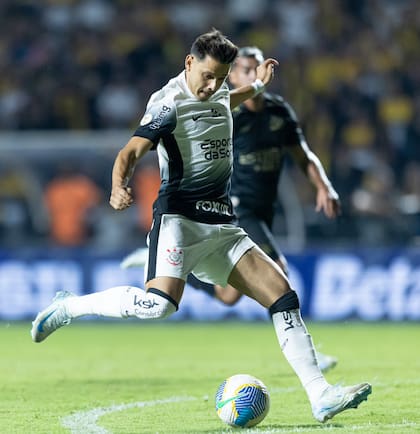 En 2025, Ángel Romero perdió protagonismo y se fue libre de Corinthians