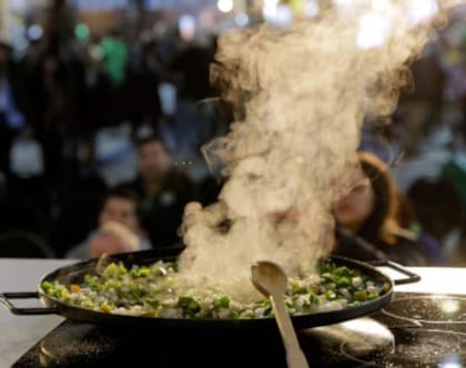 En 2025, Caminos y Sabores edición BNA cerró con un balance destacado: más de 100.000 visitantes, 500 emprendedores de todo el país, la participación de más de 50 chefs y un volumen de operaciones superior a los 10.000 millones de pesos, además de 300 reuniones concretadas en las Rondas de Negocios BNA