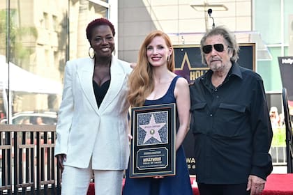 En 2025, Chastain recibió una estrella en el Paseo de la Fama de Hollywood; Viola Davis y Al Pacino presentaron el reconocimiento