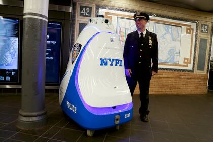 En 2025, el NYPD logró reducir un 18% los delitos graves con más patrullajes, pero persiste la percepción de inseguridad, sobre todo en horario nocturno