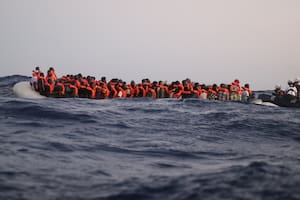 Drama en el Mediterráneo. La odisea de 353 migrantes: "La situación es terrible"