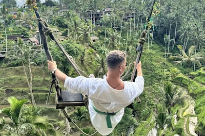 En Indonesia: "Utilizo la aplicación HomeExchange de intercambio de casas por puntos, una gran comunidad viajera", revela Martín. "Le dejás tu casa a alguien desconocido, sumás puntos, y con esos puntos podés ir a la casa que te deje libre otro desconocido para esas fechas. O se puede hacer recíproco simultáneo también. Es una gran comunidad, donde se respeta mucho el espacio, la limpieza, los objetos personales, y las pertenencias. También mucha gente deja para compartir su bicicleta, habitación con lugar de trabajo, libros, etc".