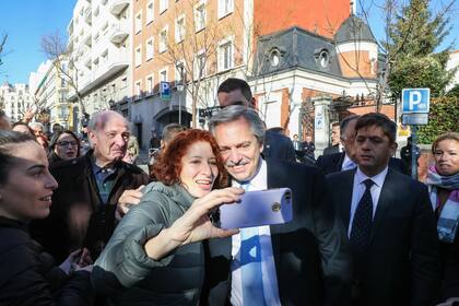 Fernández, en Madrid, se apartó de la custodia para sacarse fotos