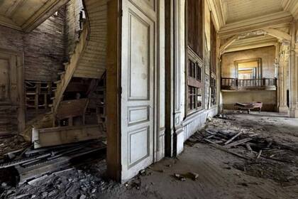 En abril de 1964 cerró sus puertas y desde ese momento se encuentra abandonado
