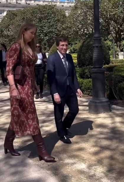 En abril del 2025, Amalia protagonizó un evento en la Plaza de los Tulipanes en donde obsequió a la ciudad de Madrid una placa en agradecimiento a los ciudadanos