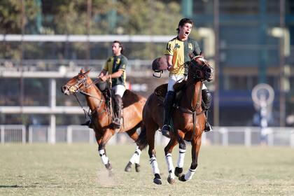 En acción, Tomás Healy para San Patricio