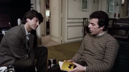 En Adiós, Roberto (1985), con Carlos "Carlín" Calvo