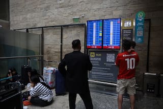 Así se vivió en Aeroparque una asamblea de pilotos en rechazo a la reforma laboral
