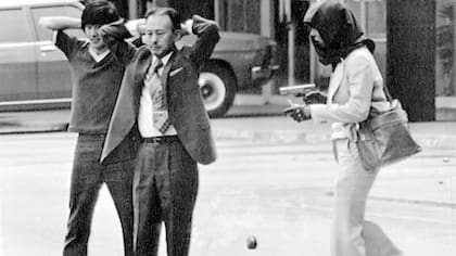 En agosto de 1975, 53 personas de las embajadas de EE.UU. y Suiza en Kuala Lumpur fueron rehenes del Ejército Rojo japonés