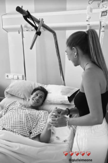 En agosto de 2023, Giuliano sufrió una fractura de peroné y luxación de tobillo derecho y su novia lo acompaño durante su rehabilitación (Foto: Instagram @ireneeariza_)