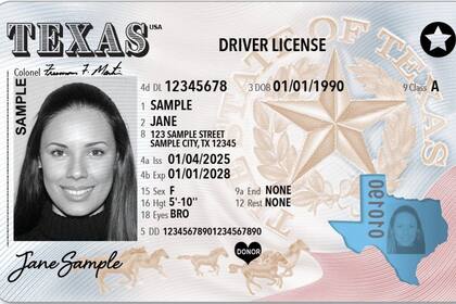 En agosto de este año, el DPS de Texas dio a conocer un nuevo diseño de los documentos de identidad que incluye mayores características de seguridad