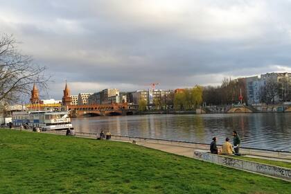 En Alemania no hay confinamiento, pero está prohibido acercarse a otra persona