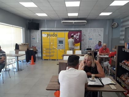 En algunas estaciones Axion ya se encuentra instalado el servicio de lockers, con el fin de ser punto de entrega para las ventas por internet