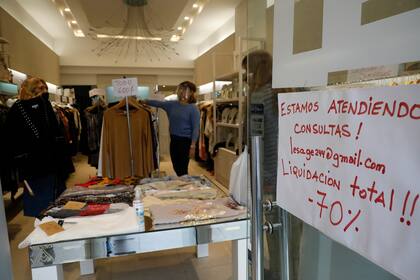 En algunos casos, abrieron para poder liquidar la ropa y cerrar definitivamente el local