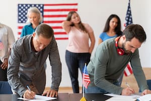 Los únicos documentos que aceptará el Uscis en 2025 para renovar el permiso de trabajo en EE.UU.