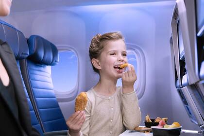 En algunos casos, las familias debían pagar hasta US$100 por elegir asientos junto a sus hijos menores en muchos vuelos