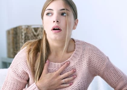 En algunos casos, los síntomas del estrés pueden confundirse con ataques de pánico