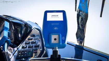 En algunos colectivos ya se puede pagar el viaje con un QR