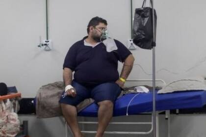 En algunos hospitales, los pacientes tienen que ser atendidos en salas improvisadas