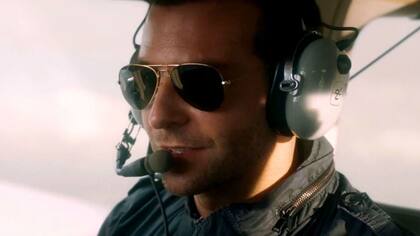 En Aloha, el fallido regreso de Cameron Crowe