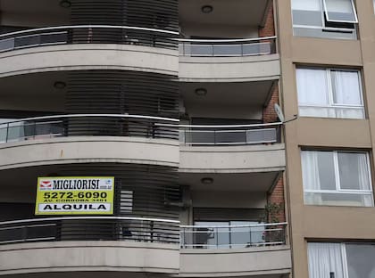 En alquileres, el cambio también es visible. Los precios siguen subiendo, pero bastante menos que en la etapa anterior