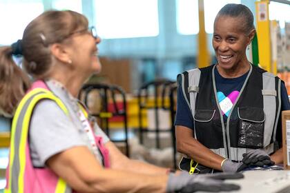 En Amazon se puede trabajar tiempo completo, medio tiempo y hasta de forma estacional