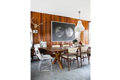 En ambientes muy grandes la madera puede cumplir no sólo una función estética sino también práctica, gracias a sus propiedades acústicas