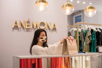 En Anémona encontrás dos prendas clave de la cuarentena: pijamas y tapabocas.