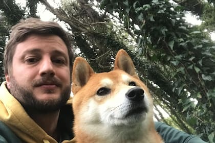 En Argentina Fede armó su propia familia entre migrantes y amigos y, por supuesto, su perro.