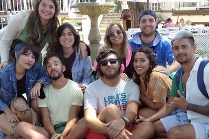 En Argentina, junto a sus amigos de la vida.