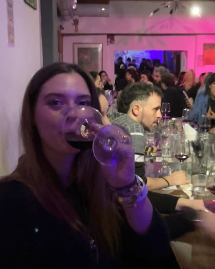 En Armoza hay recitales íntimos, proyecciones de películas o capítulos de series, noches de juegos de mesa, jam de escritura o sesiones de tarot