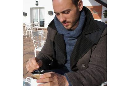 "En Atenas no encuentro la locura creativa y la riqueza cultural que hay en París, pero la gente es más tranquila, más parecida a los argentinos... además tenés el mar y la montaña al lado de la ciudad y el clima es mucho mejor que en París. Poder pasar de una a otra es un lujo”.