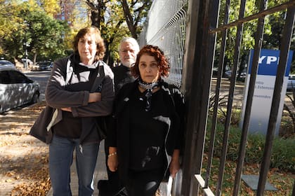 Silvia Marín, Enrique Banfi y Ana Paulesu, los vecinos que denuncian irregularidades en una manzana de Belgrano