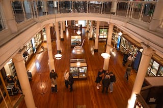 A pasos de Café Tortoni, un edificio histórico recupera la colección más completa de un ritual bien argentino