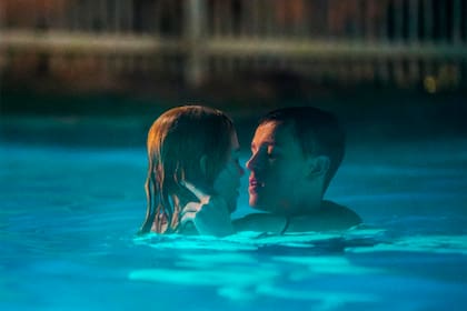 En Babygirl: deseo prohibido Kidman mantiene un peligroso y secreto romance con el personaje interpretado por Harrison Dickinson