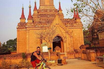 En Bagan, donde se movieron en bici