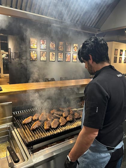 En Baires, Lucas cocina las recetas de su familia