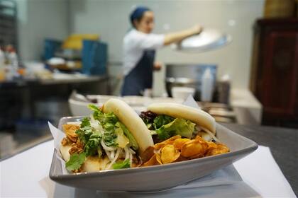 En Bao Kitchen se sirve relleno con bondiola braseada y papas