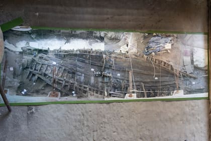 En Barraca Peña hay también enterrada una fragata española del siglo XVIII, conocida como "pecio de Zen City"