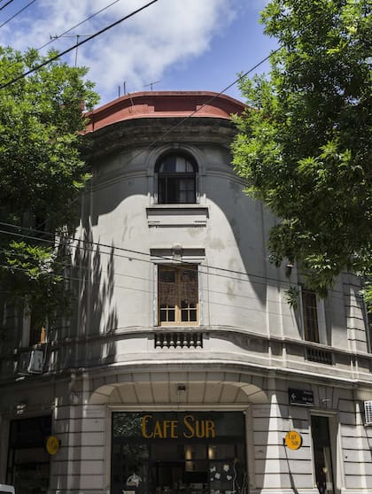 En Barrancas de Belgrano, visitamos este edificio de principios del siglo XX con protección patrimonial y guiños a la arquitectura francesa.