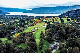 En barrio cerrado Arelauquen en Bariloche los departamentos premium se alquilan en el orden de los US$350 la noche