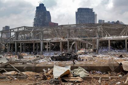 En Beirut remueven los escombros que dejó la devastadora explosión