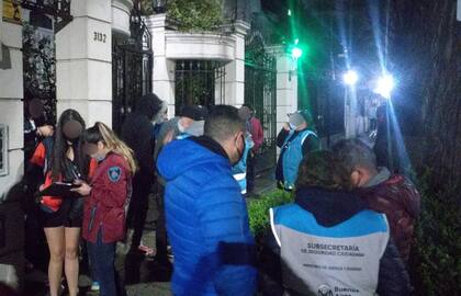 En Belgrano, en un domicilio particular ubicado en La Pampa al 3100, desbarataron una fiesta de 70 personas
