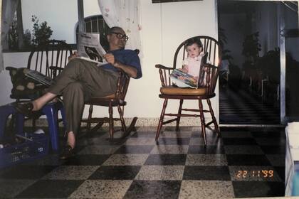 En Bella Vista, Corrientes, disfrutando de su abuelo.