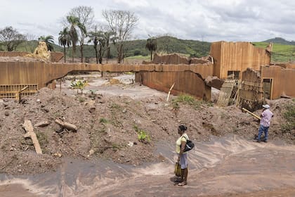 En Bento Rodrigues, un pueblo cercano a la presa de Fundão, en el estado brasileño de Minas Gerais, las casas fueron arrastradas por la corriente de lodo