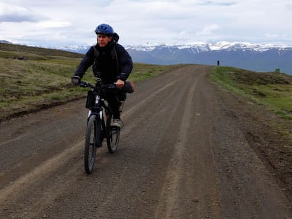 En bici, moto o caminando, lo que importa es la experiencia y las fotografías.