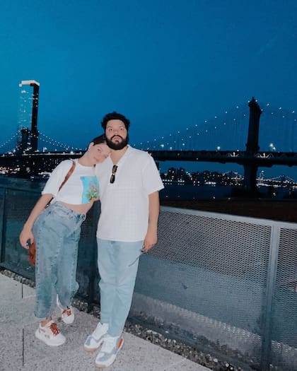 En Bogotá, Shakti comenzó su carrera de cine y Eliú estudió comedia