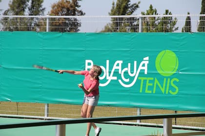 En Bolacuá hay canchas de tenis, beach voley, fútbol, tejo y próximamente también de paddle.